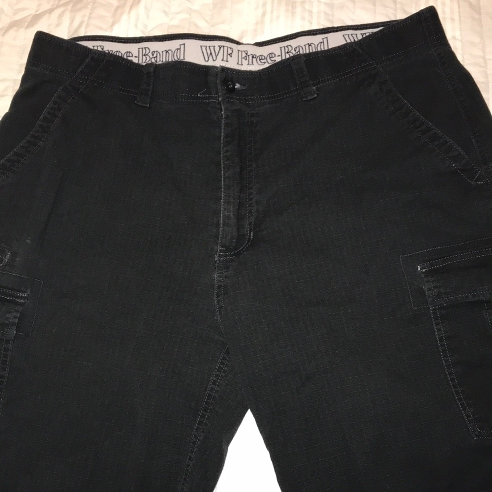 Wear First Men’s Size 40 Black Cotton Pocketed Cargo Shorts Elastic Waist